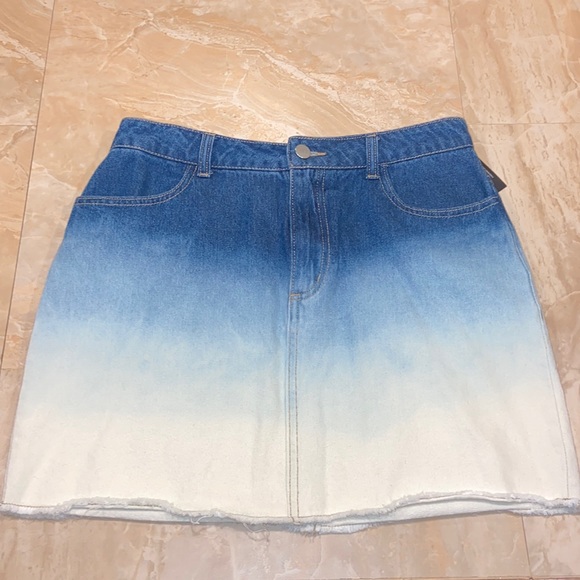 NWT. Ombré Demin Skirt. Forever 21. Size Medium. - Picture 1 of 6